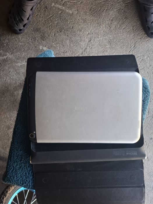 Tablet z klawiaturom TREkSTOR