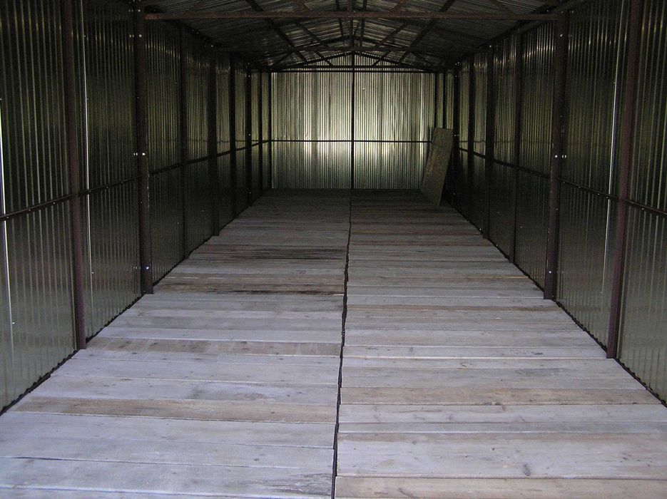 Garaż Blaszak Magazyn Wiata 13,5x3,3 z podwójną podłogą i oświetleniem