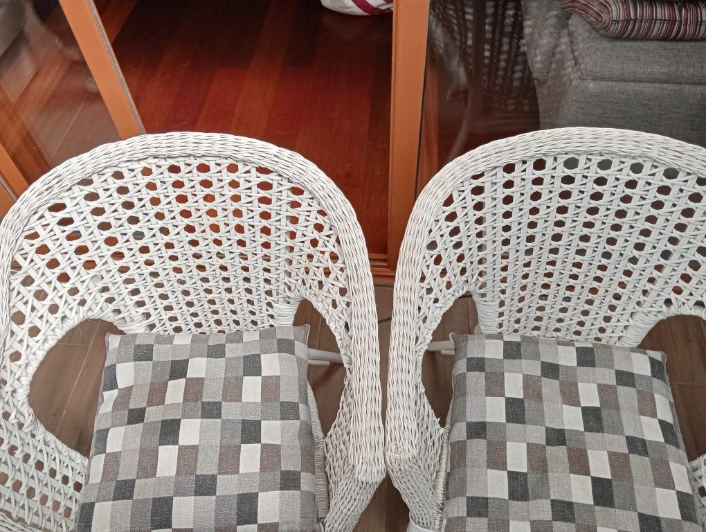 2 cadeiras de vime