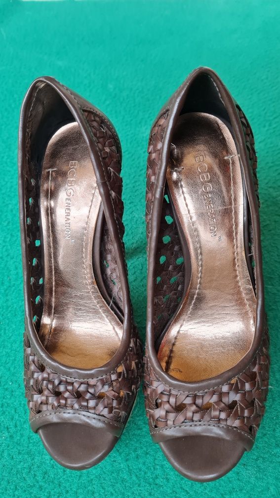 Sapatos BCBG castanhos 36