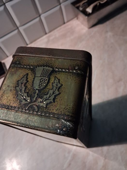 Puszka po szkockiej butelce