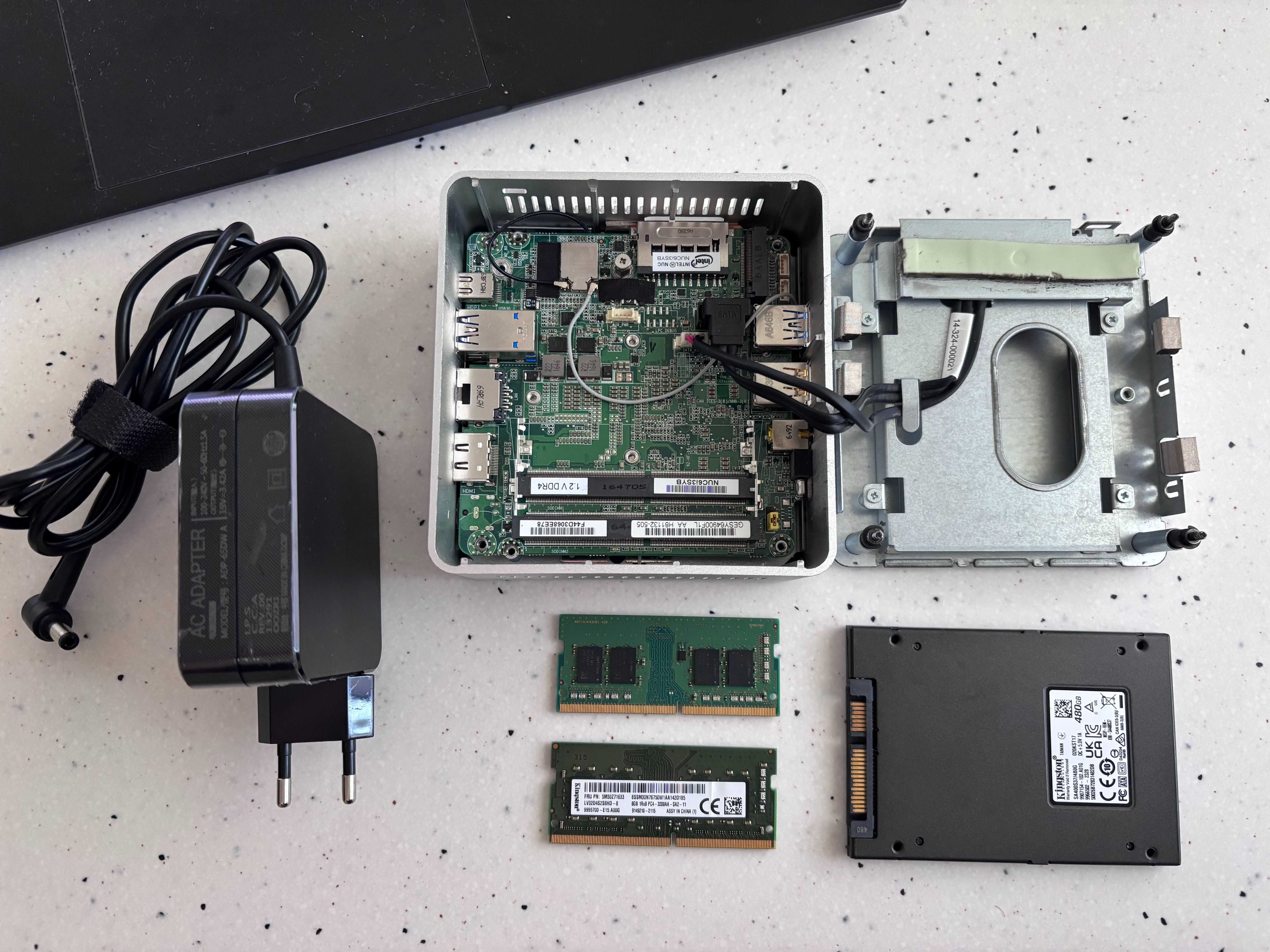 Комп'ютер NUC 6i3SYH (i3-6100U/16Гб DDR4 RAM/480Гб SSD)