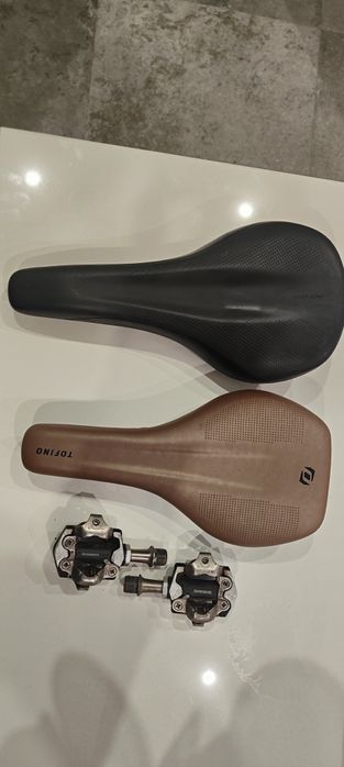 Selim e pedais bicicleta