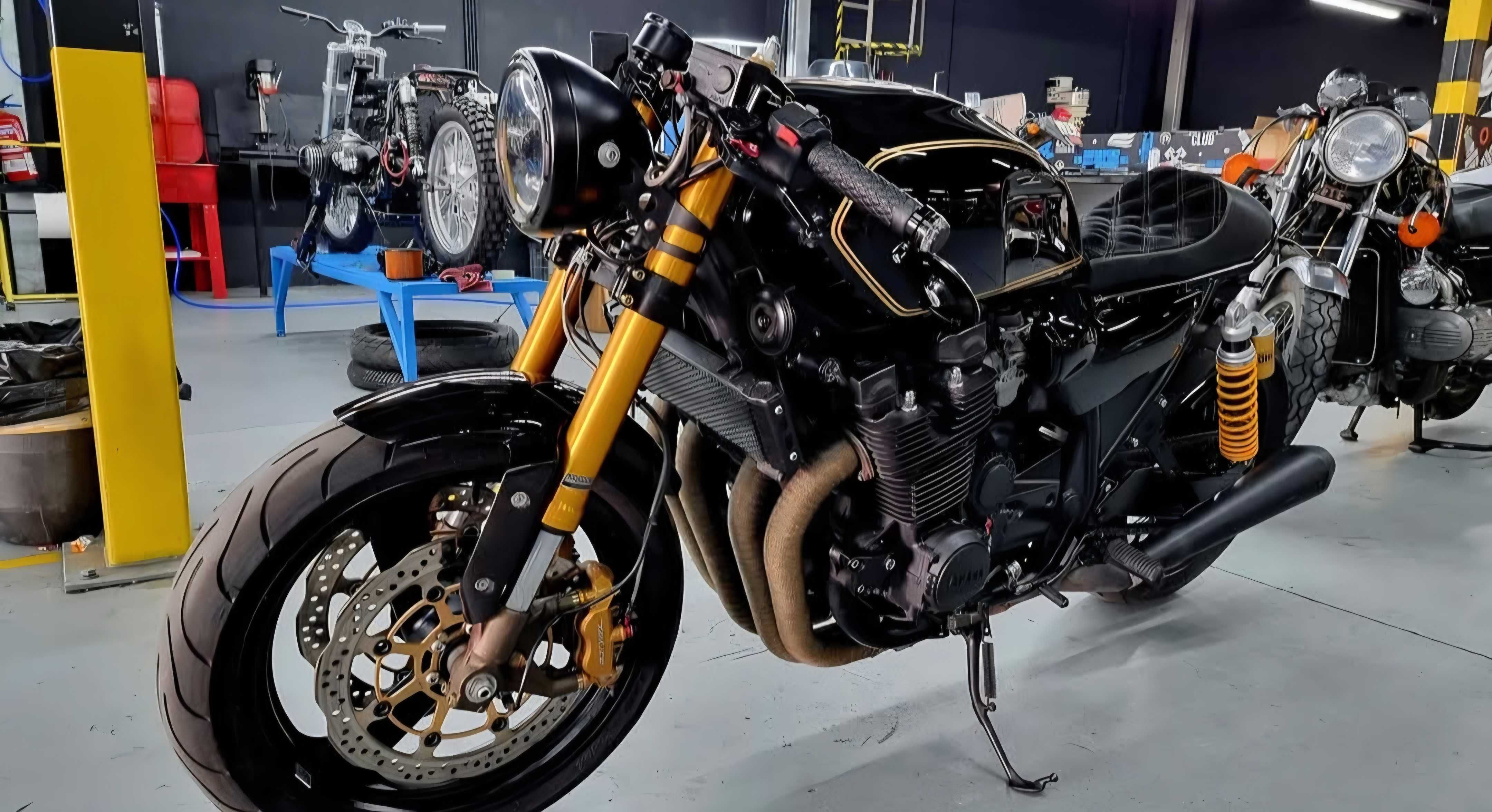 Yamaha XJR1200 Cafe racer
