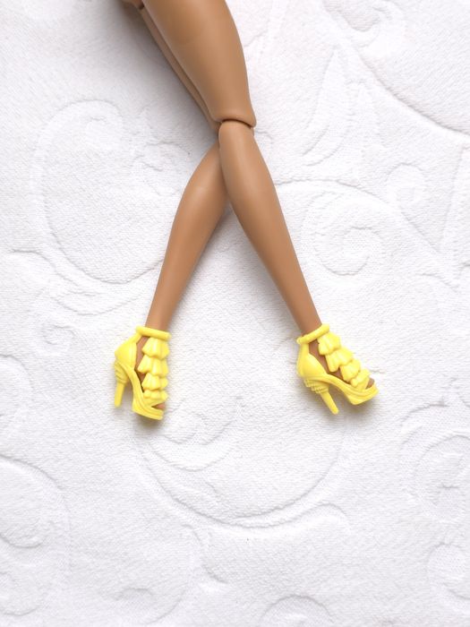 Buty dla lalki barbie żółte party