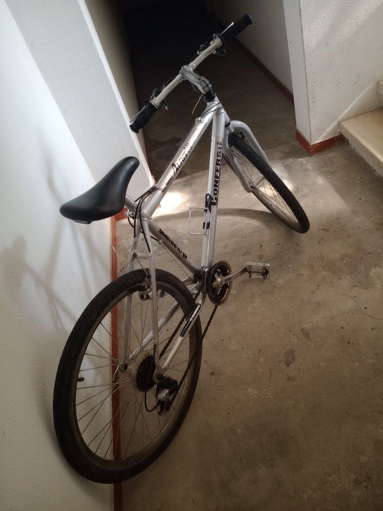 Bicicleta roda 26 85€ de alumínio reforçado tudo a funcionar na perfei