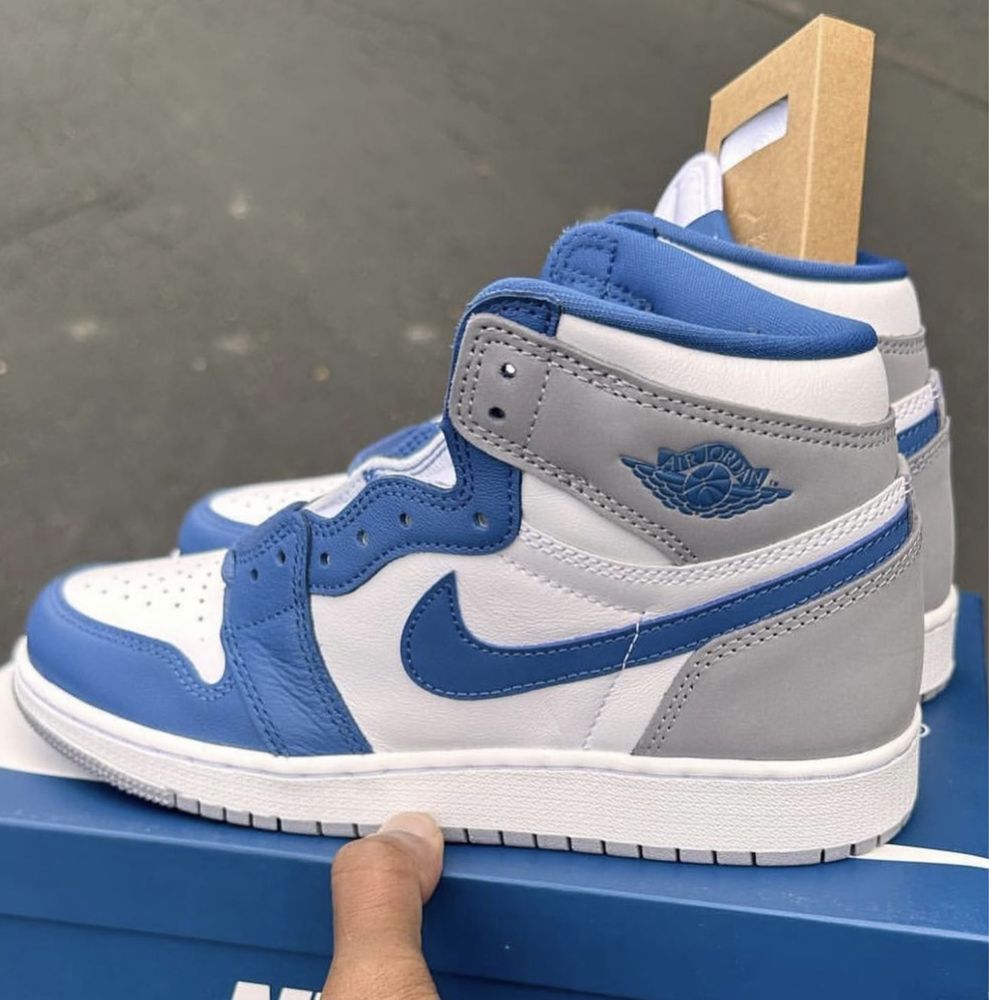 Кросівки Nike Air Jordan 1 Retro High True Blue Джордан сірі сині білі