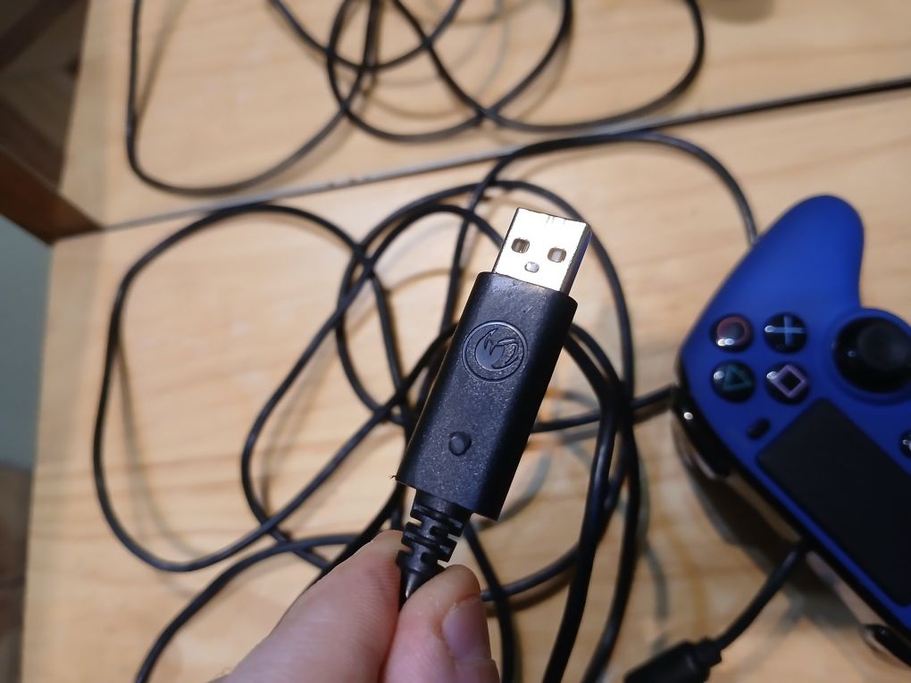 Pad do PS4 (zamiennik) NACON SLEH-00471 + gra fifa 20