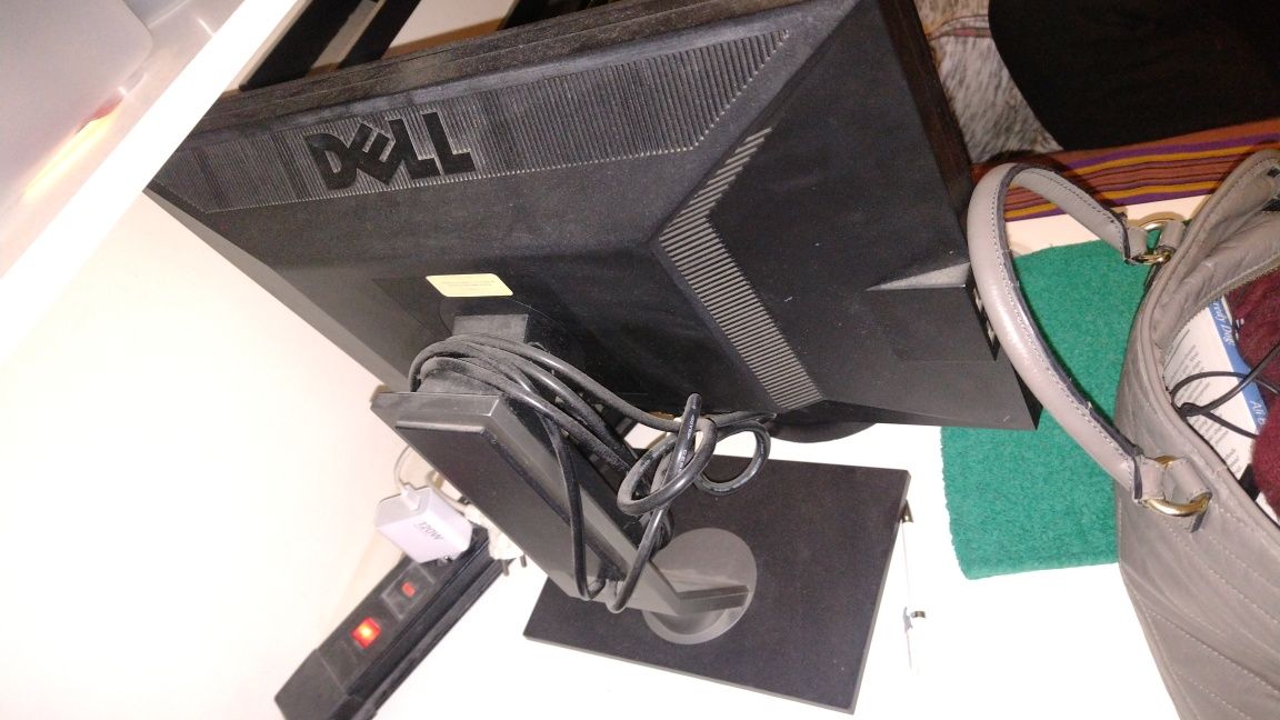 Monitor Dell 24cali, w pełni sprawny.