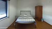 261025 - Simpático quarto com cama de casal em Setúbal