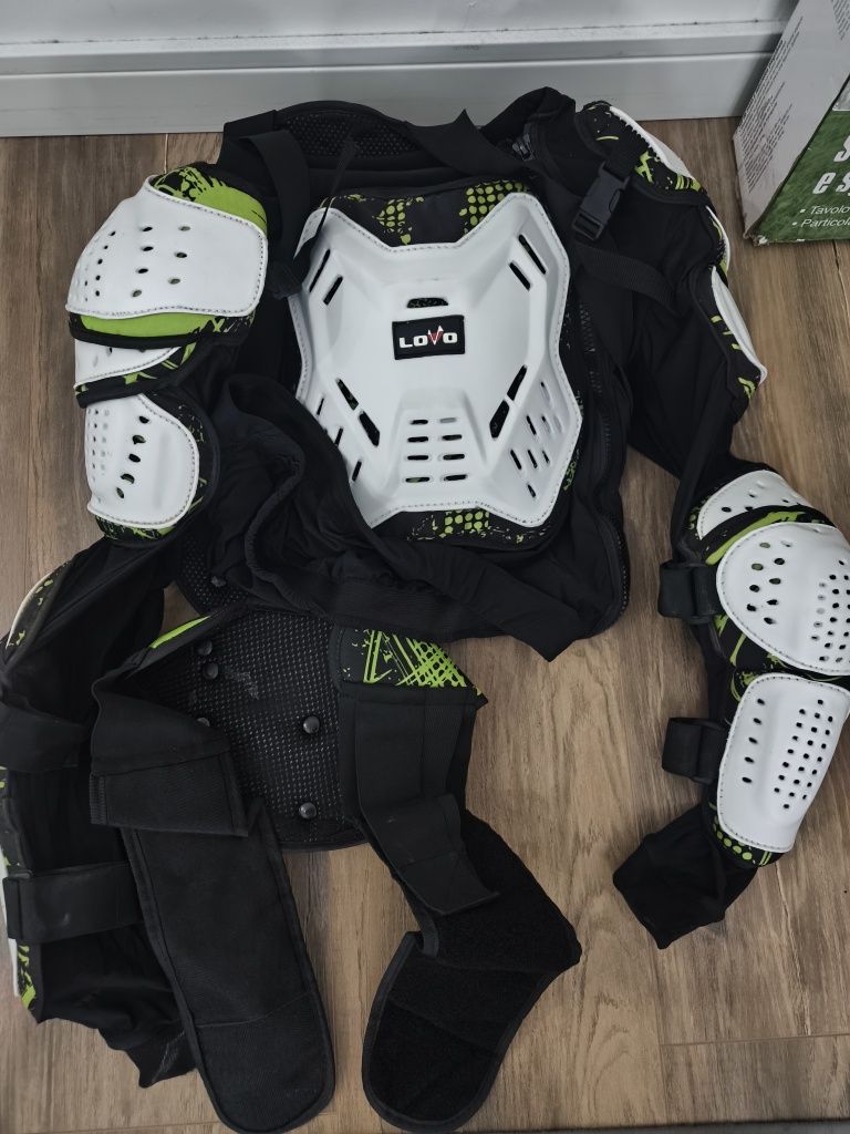 Colete integral com protecções para moto
lovo