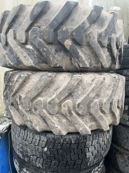Opony 17,5l-24 dwie sztuki jak nowe