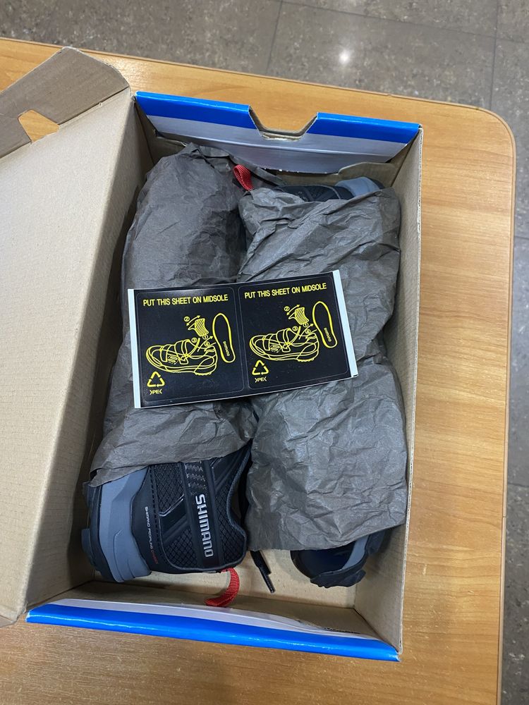 Продам велотуфлі Shimano 43