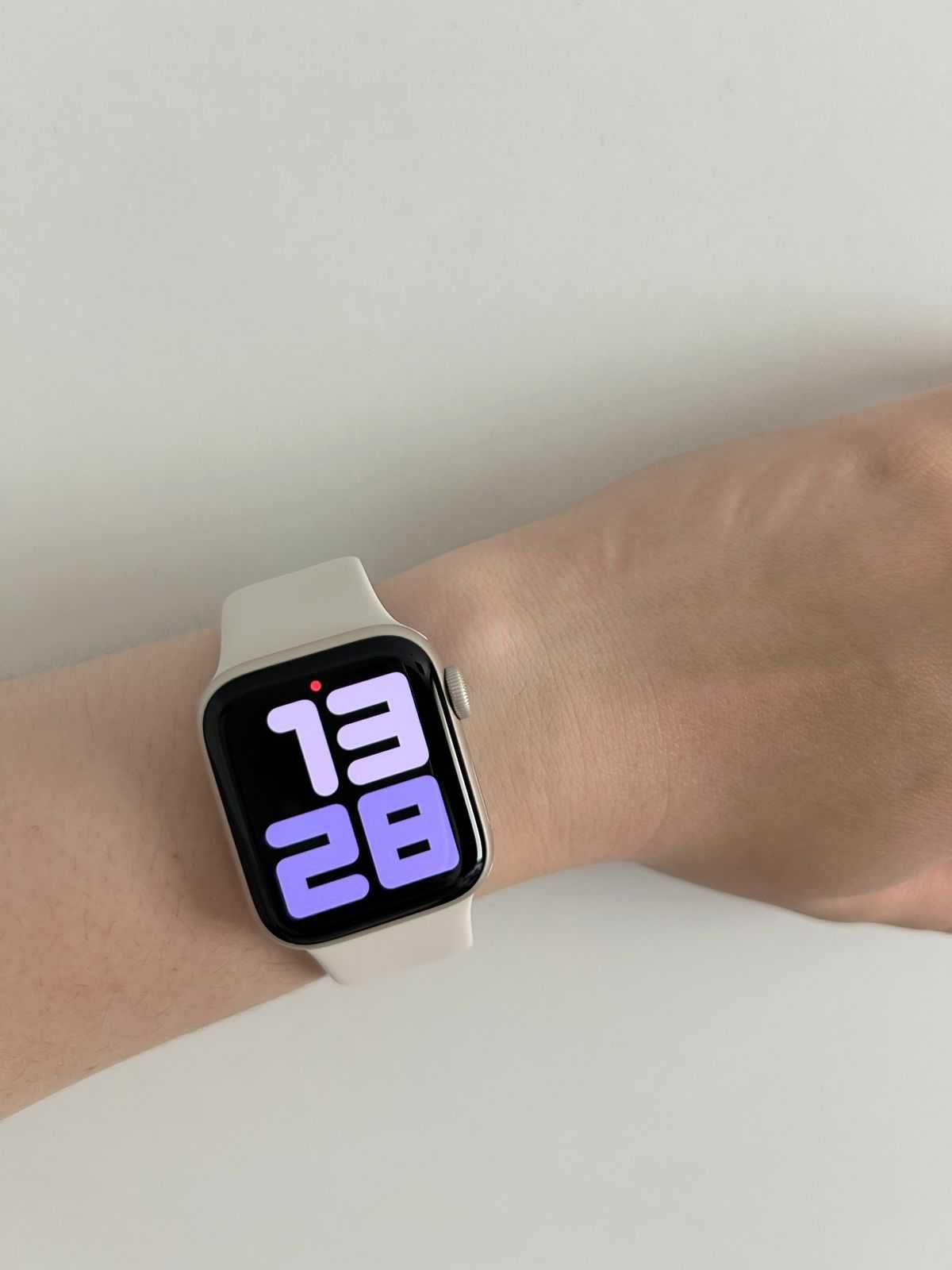 Смарт годинник Apple Watch Series SE 2 2024 GPS 40mm Starlight