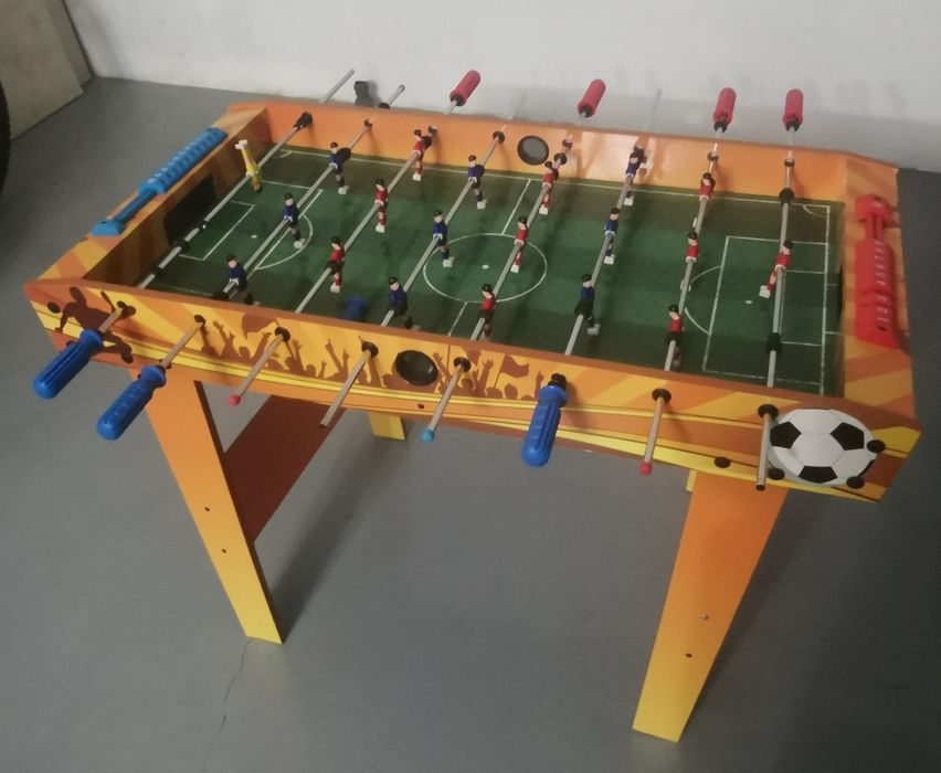 Mesa de futebol de criança