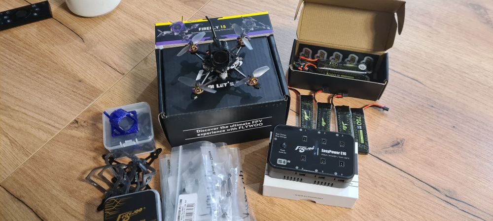 Flywoo firefly18  1S o4 BNF-DJI, 8 baterii ładowarka