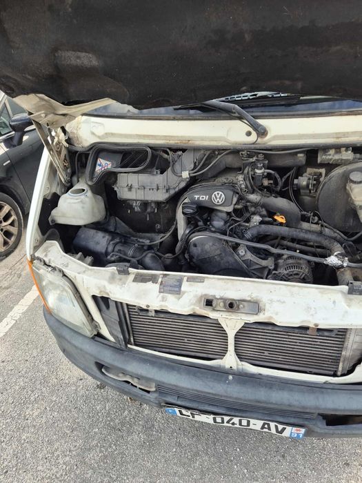 Vendo para peças Volkswagen LT 35  2.5 Diesel: o motor funciona sem pr