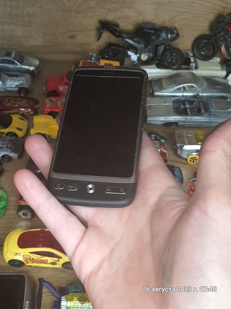 Новые Htc.    5 шт.  нет аккумуляторов. .
