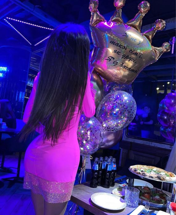 Рожева сукня с камінцями