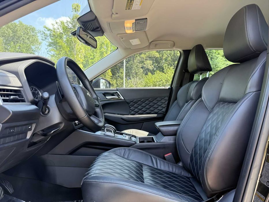 Mitsubishi Outlander      2022