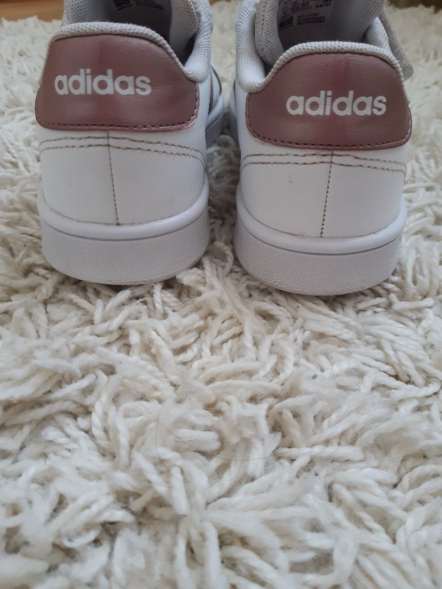 Кросівки кроссовки білі Adidas