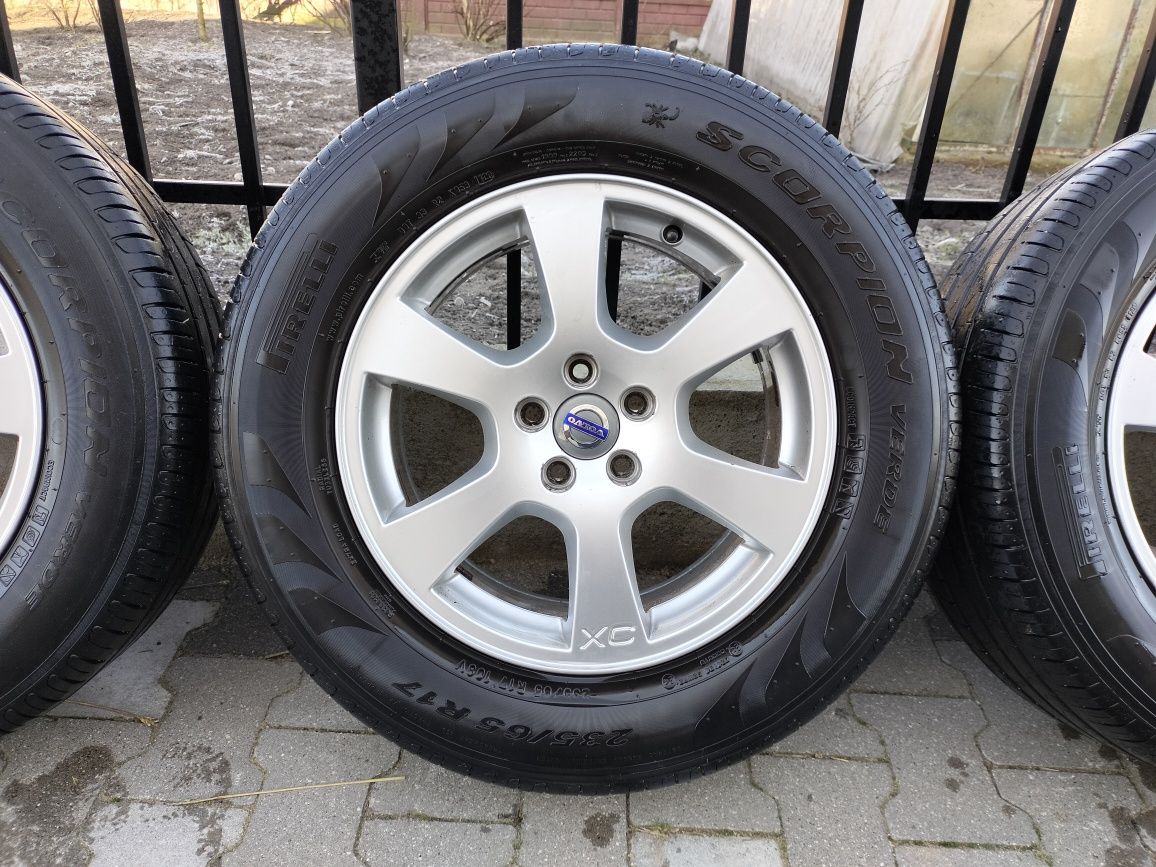 Pirelli 235/65R17 komplet lato