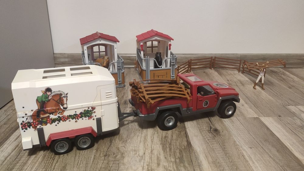 Zestaw Schleich auto, boksy