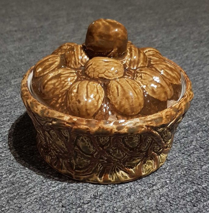 Pojemnik na orzechy, M.S. Kuzniecow, Konakowo, przełom XIX i XX w.