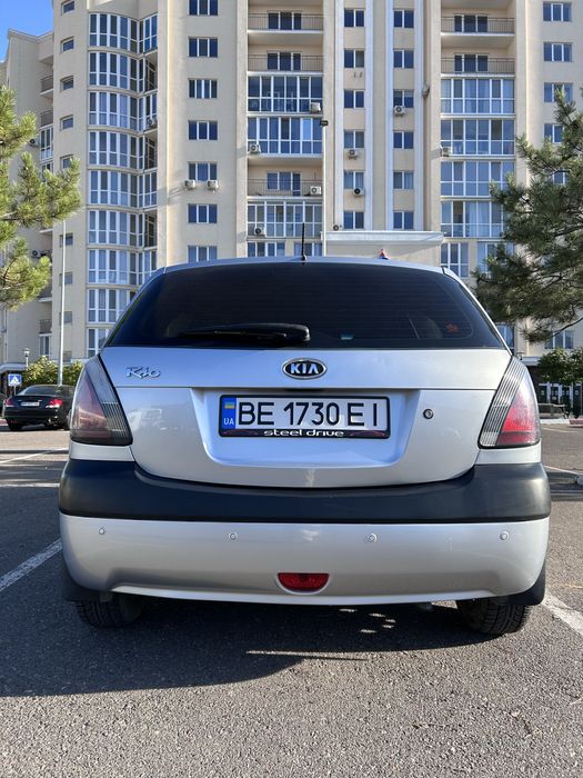 KIA Rio  продам  автомобиль