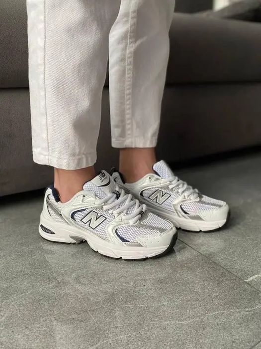 Світлі жіночі кроссівки New Balance 530. Модні жіночі кросси Нью