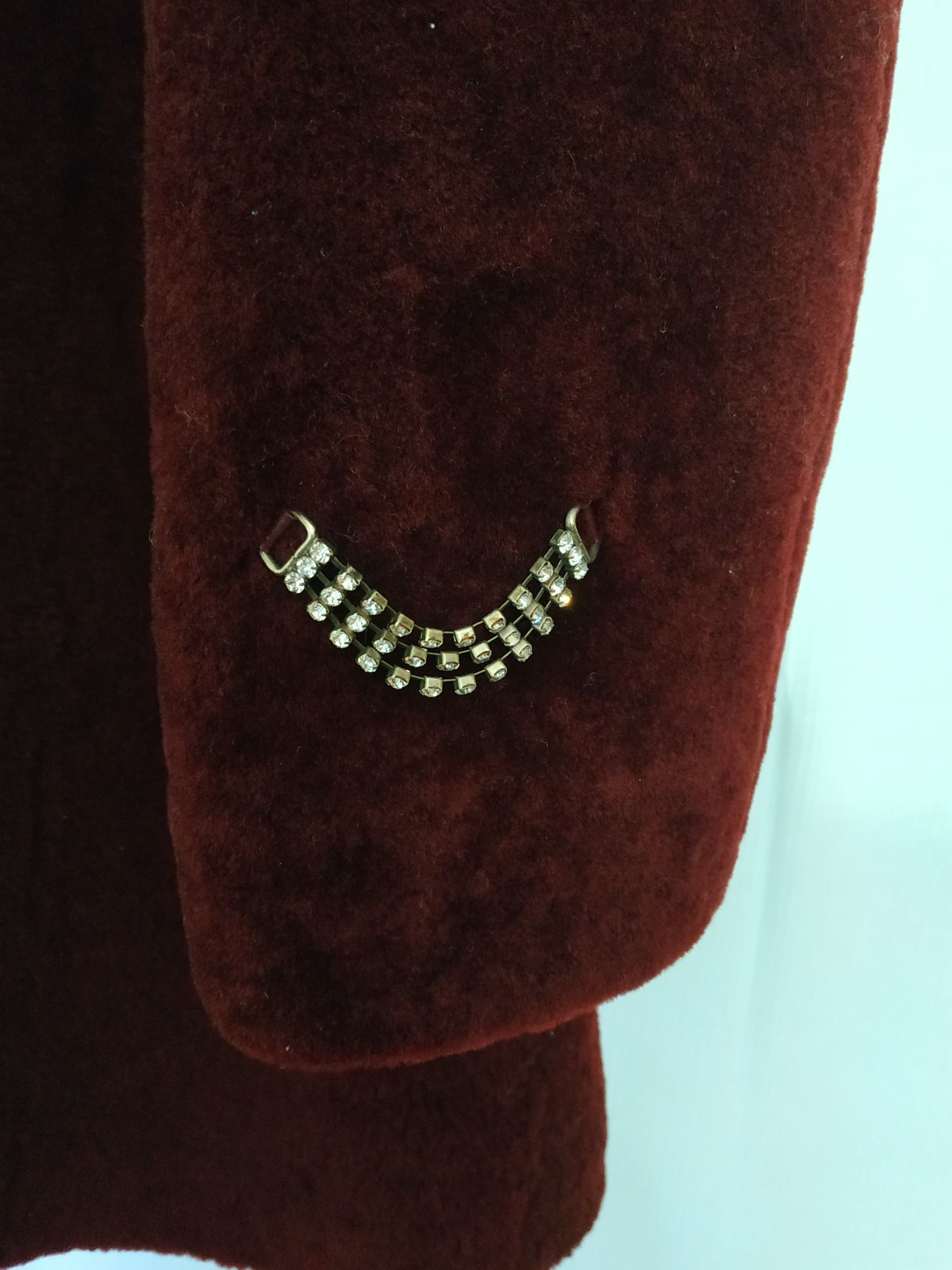 Шуба натуральная цигейка с капюшоном, цвет бордо, размер L. Торг