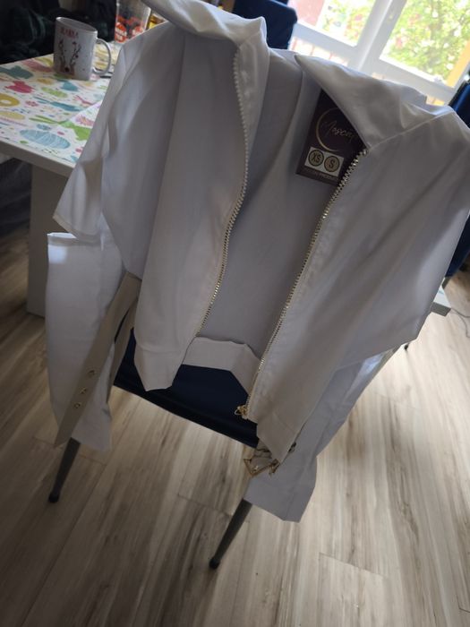 Nowa Koszula z beżowymi klamrami Lorena