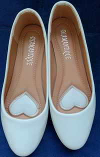 Buty balerinki kremowo białe