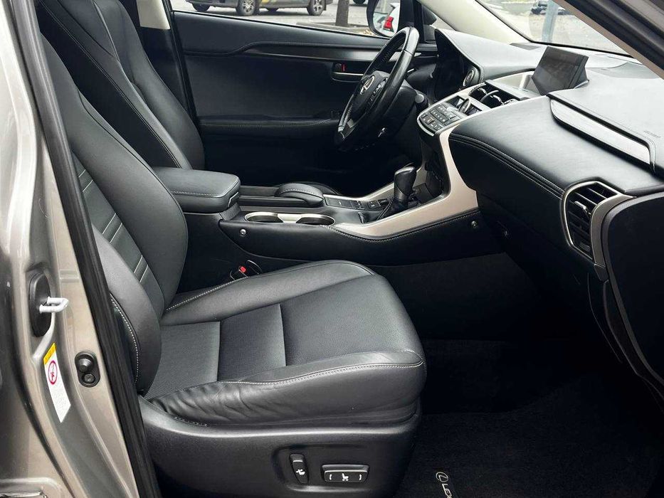 Lexus NX 2015 2,0 бензин