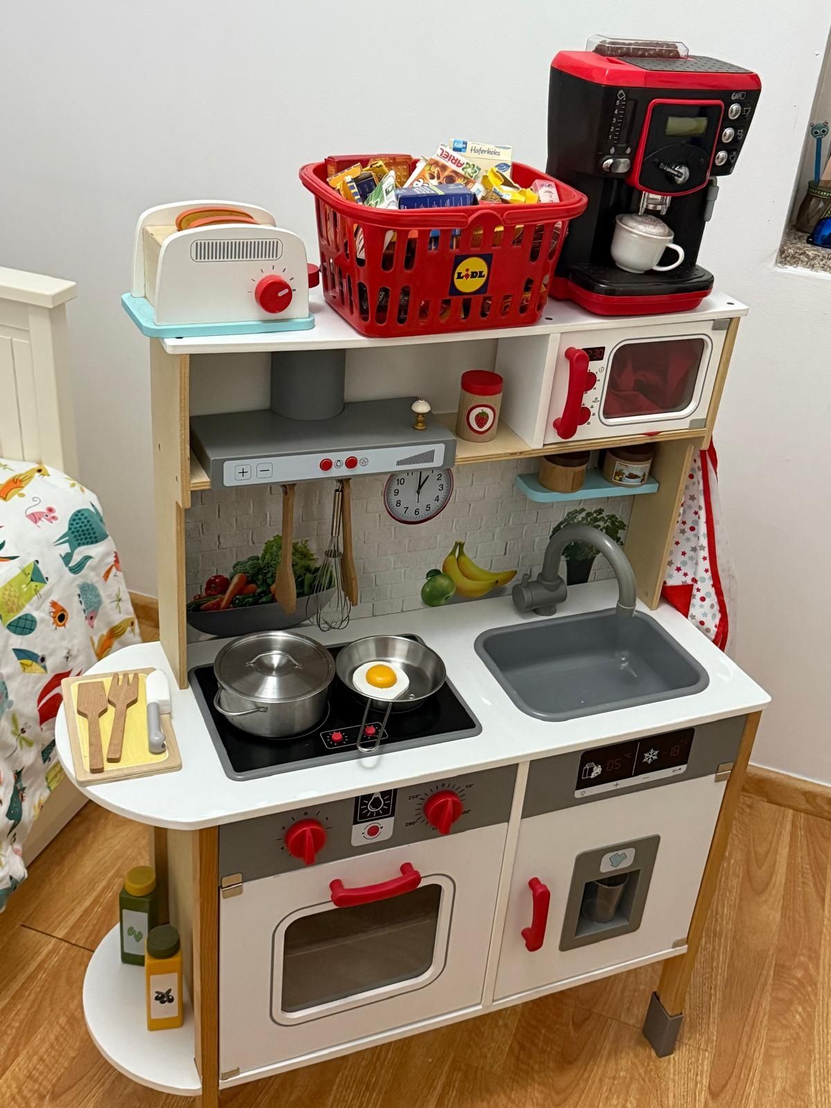 Cozinha de criança com acessórios