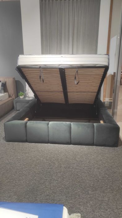 Łóżko tapicerowane 160x200 dużym z pojemnikiem i materacem