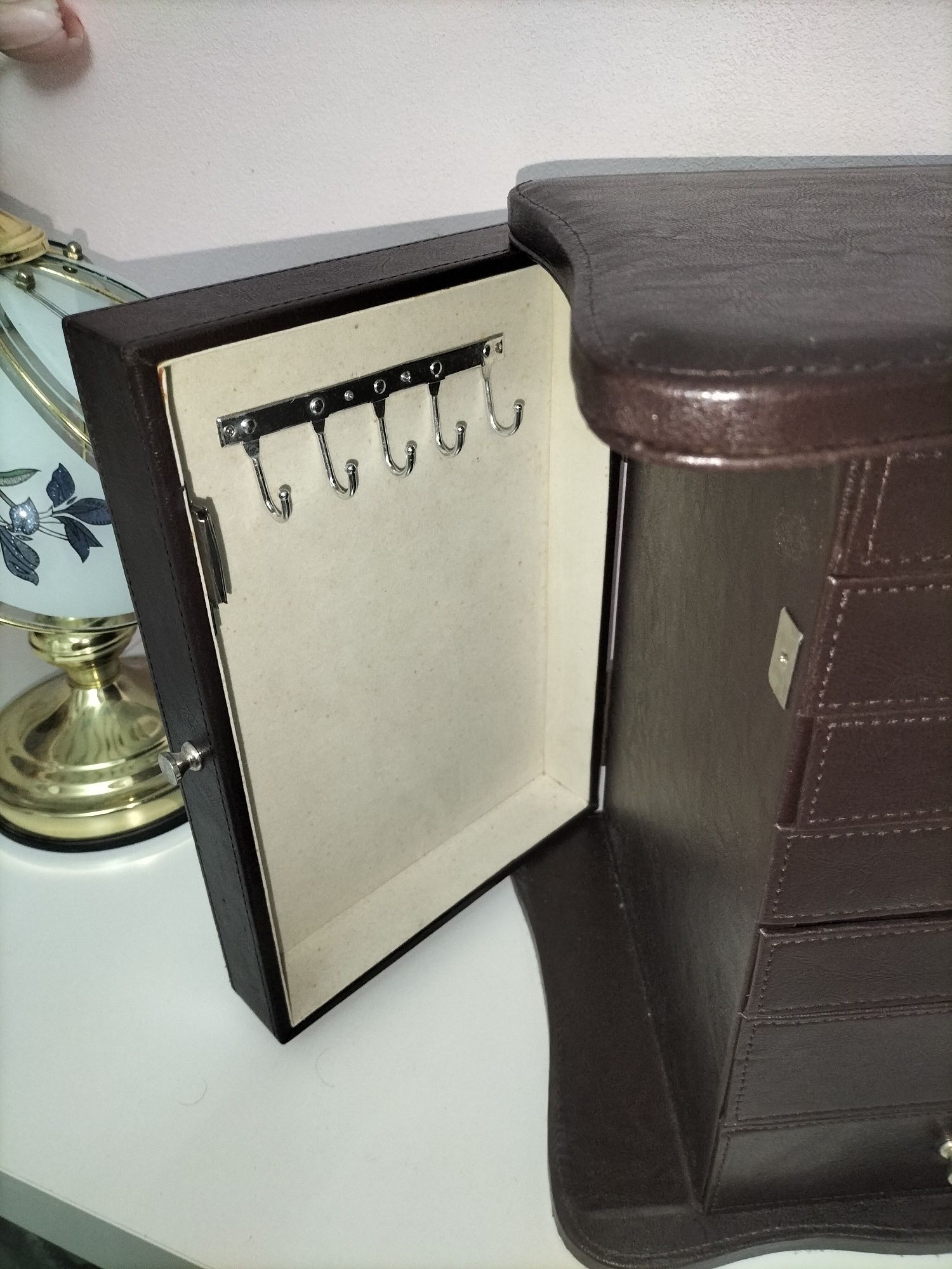 Duża brązowa szkatułka szkatuła komoda komódka na biżuterię retro