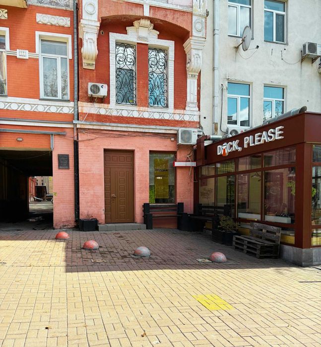 Без % Фасадне приміщення 64м.кв. Окремий вхід. Вул.Володимирська 81
