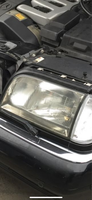 Ущільнювач уплотнитель фари w140 лівий