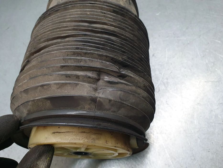 Bomba / balão da suspensão MERCEDES-BENZ CLS (C218)