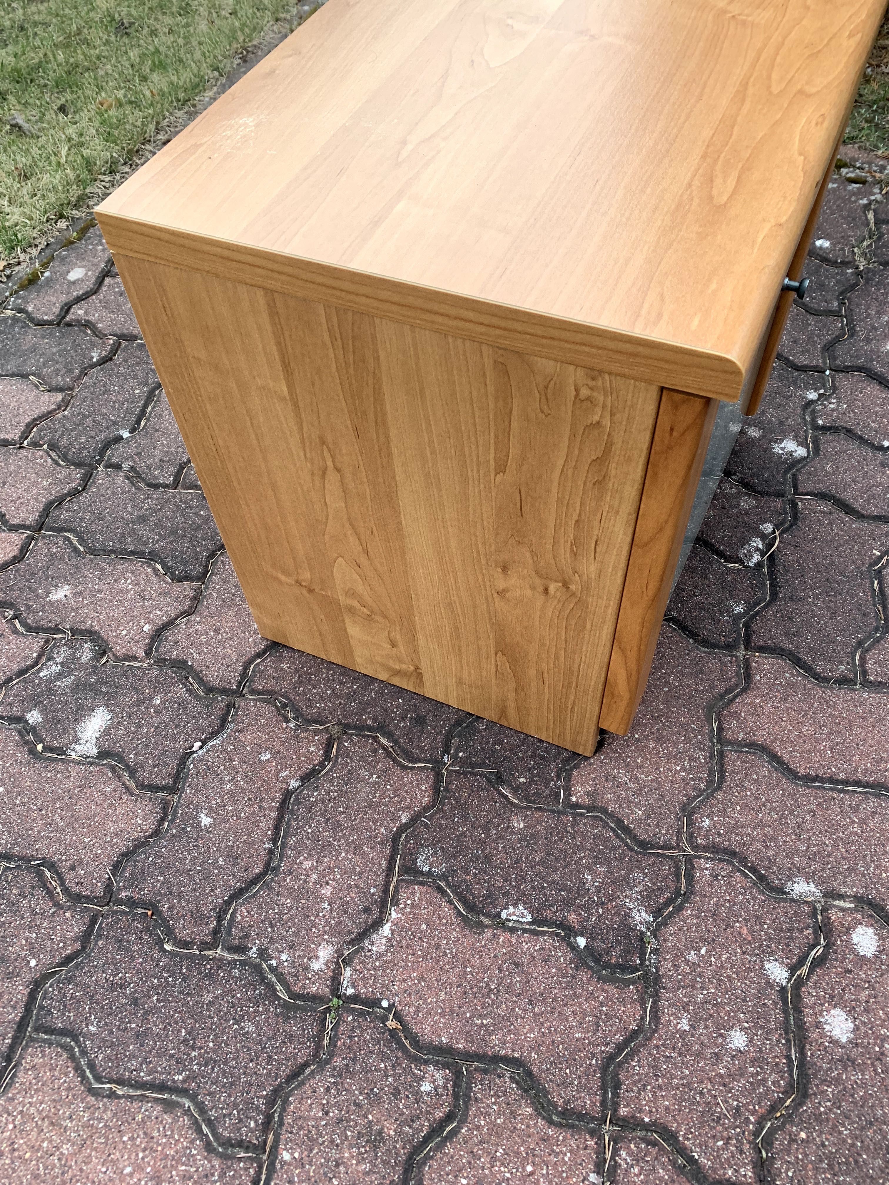 Szafka nocna do sypialni IKEA