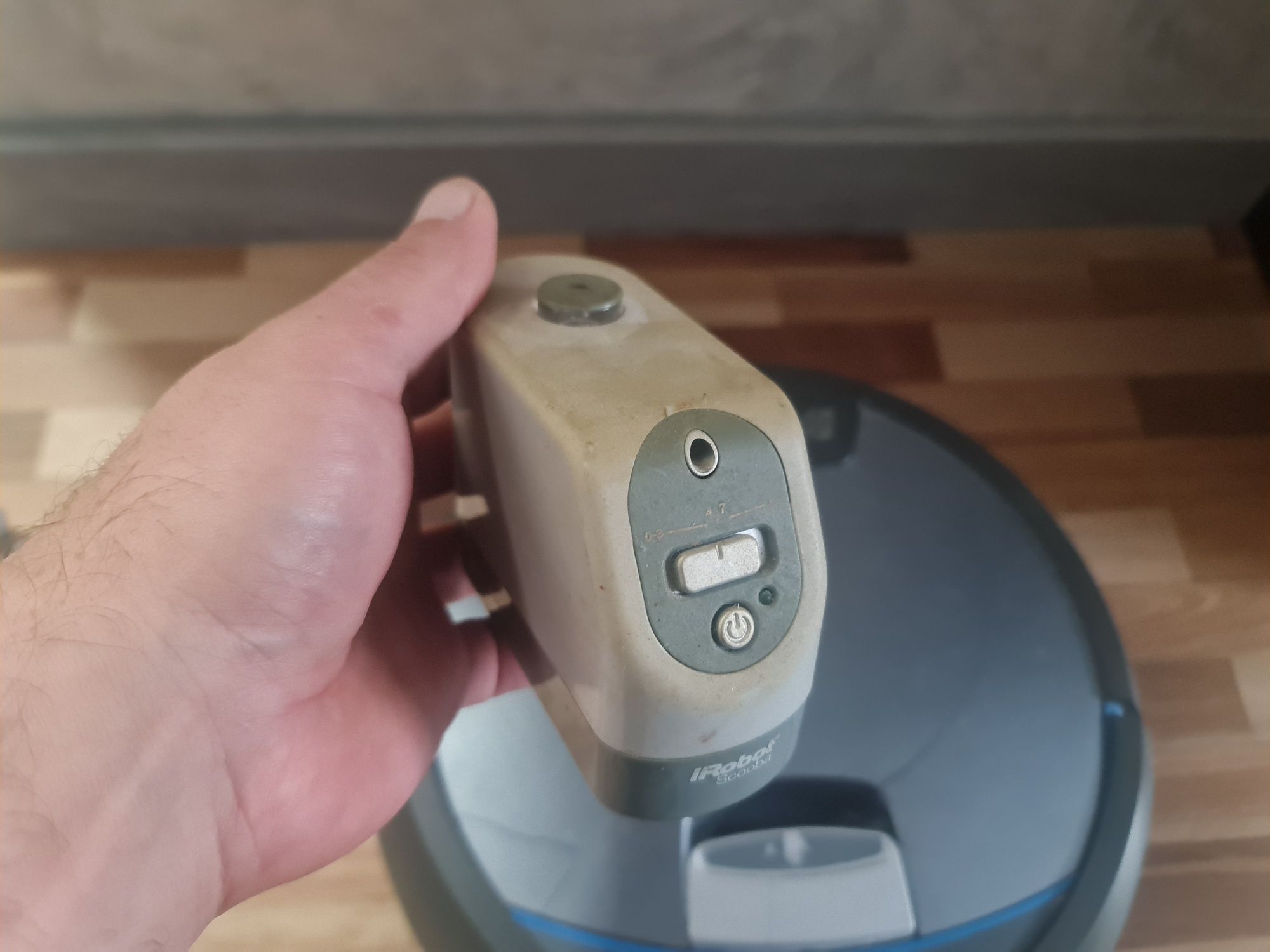 Легендарный моющий пылесос iRobot Scooba 390