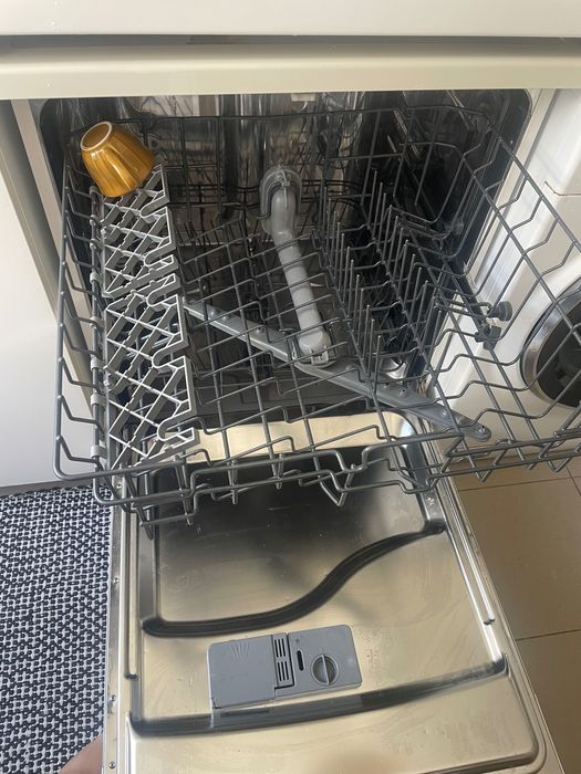 Máquina loiça a funcionar