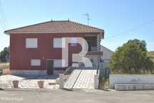 Moradia T5 com 3 entradas independentes em Morelena