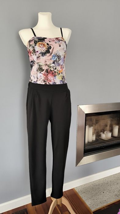 Piękny kombinezon Essenza di Stile,r.M