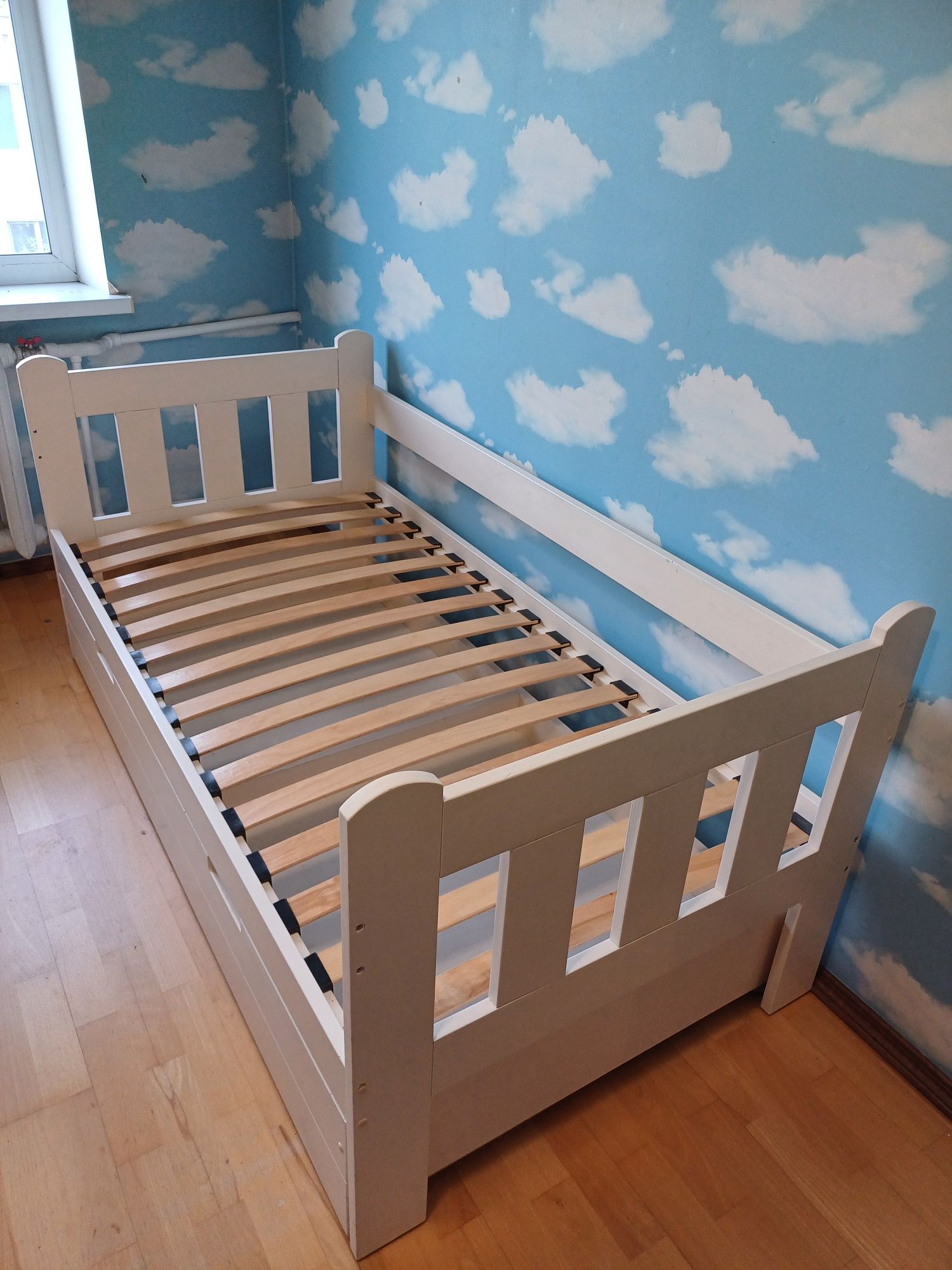 Дитяче дерев'яне ліжко б/в