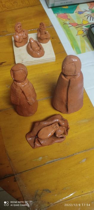 2 Presépios em barro, moldado a mão.