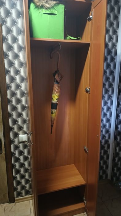 Шкаф з тумбочкой в вітальню