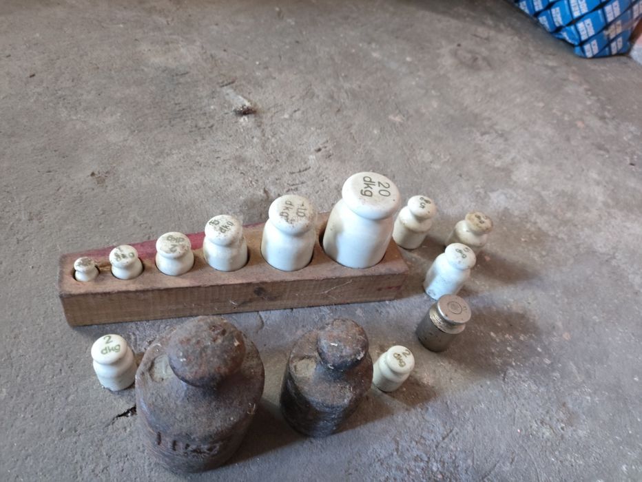 Stare odważniki ,antyk PRL , waga ,kolekacja