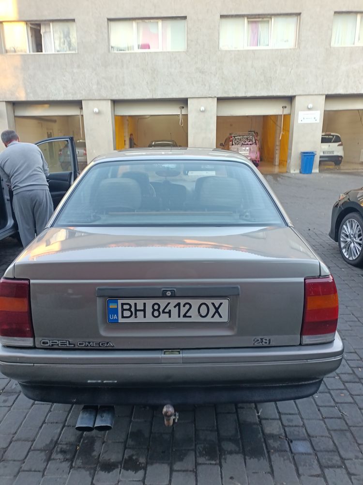Opel Omega A 2.0 Бензин